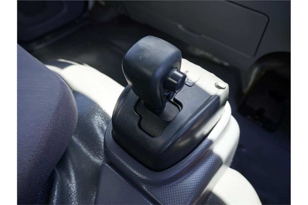 2014 Isuzu N Series NLR 200 4x2 SWB
