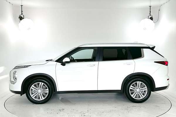 2023 Mitsubishi Outlander ES ZM
