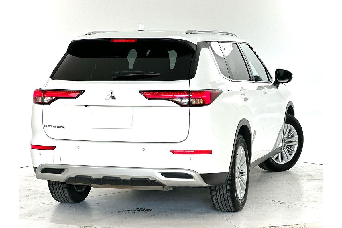 2023 Mitsubishi Outlander ES ZM