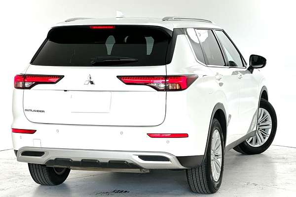 2023 Mitsubishi Outlander ES ZM