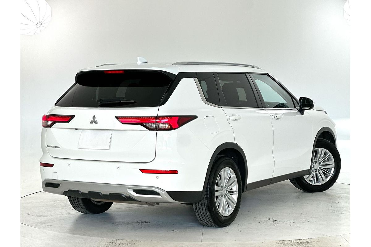 2023 Mitsubishi Outlander ES ZM