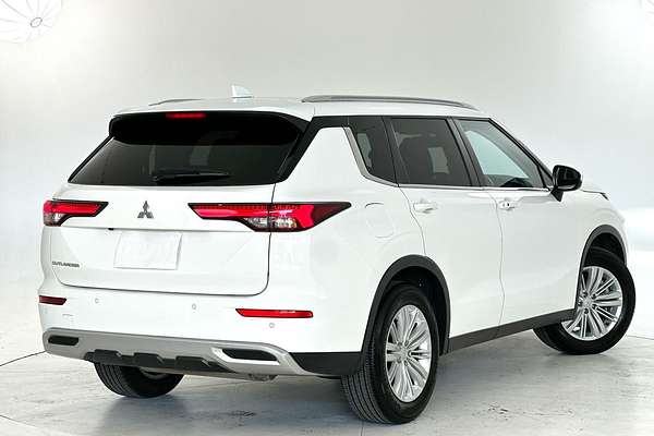 2023 Mitsubishi Outlander ES ZM