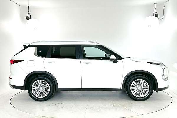2023 Mitsubishi Outlander ES ZM