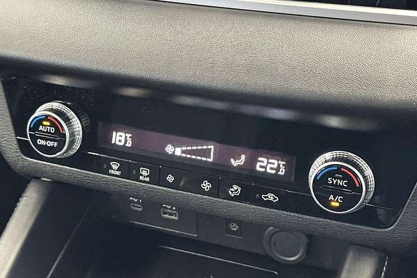 2023 Mitsubishi Outlander ES ZM