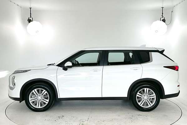 2024 Mitsubishi Outlander ES ZM
