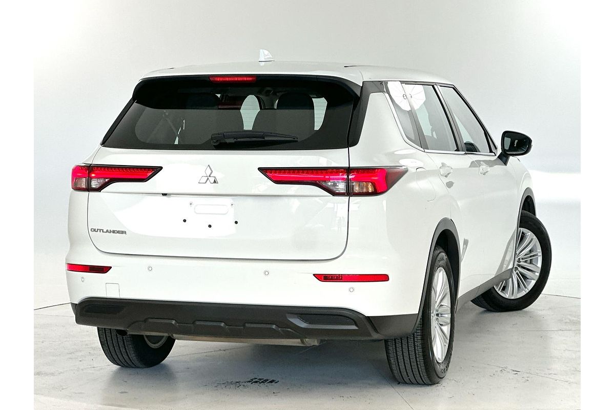 2024 Mitsubishi Outlander ES ZM