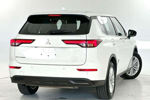 2024 Mitsubishi Outlander ES ZM