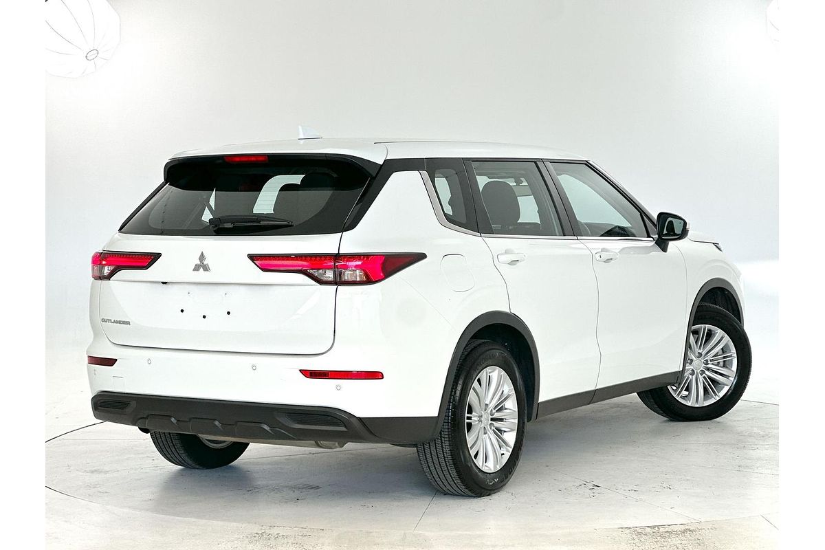 2024 Mitsubishi Outlander ES ZM