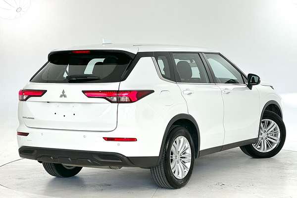 2024 Mitsubishi Outlander ES ZM