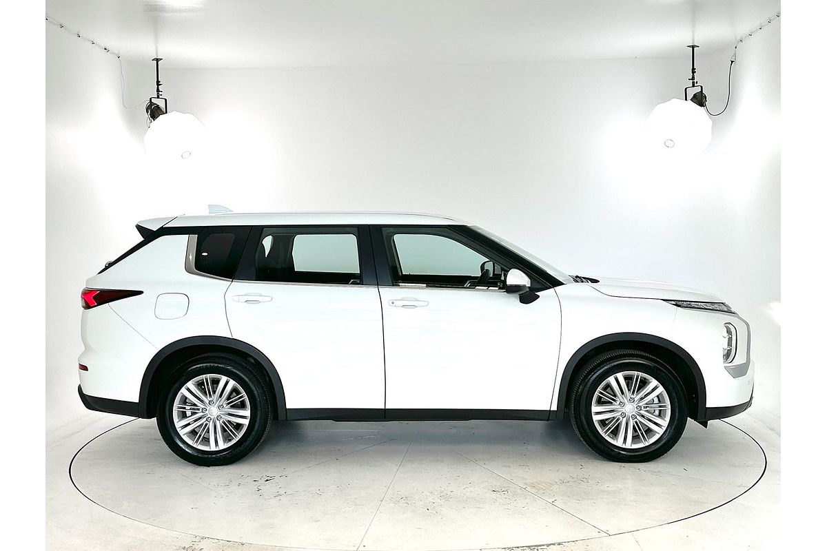 2024 Mitsubishi Outlander ES ZM