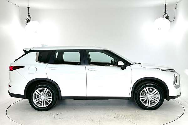 2024 Mitsubishi Outlander ES ZM