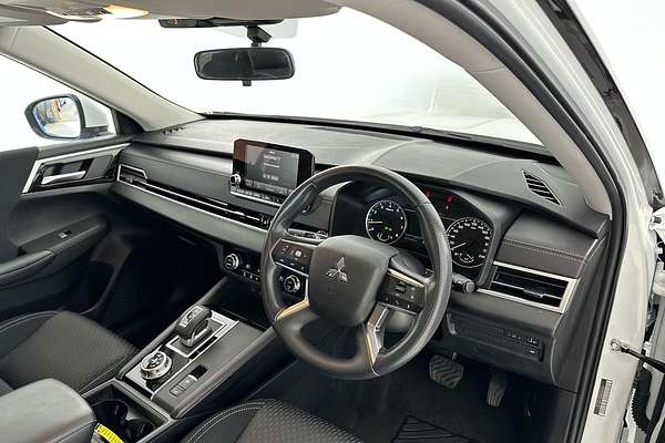 2024 Mitsubishi Outlander ES ZM