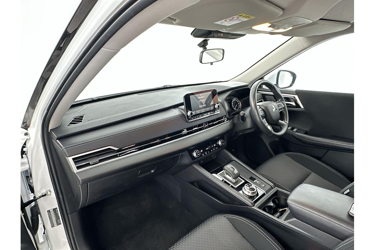 2024 Mitsubishi Outlander ES ZM