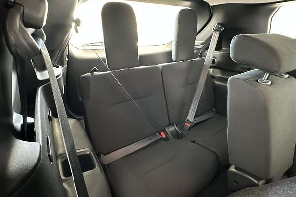 2024 Mitsubishi Outlander ES ZM