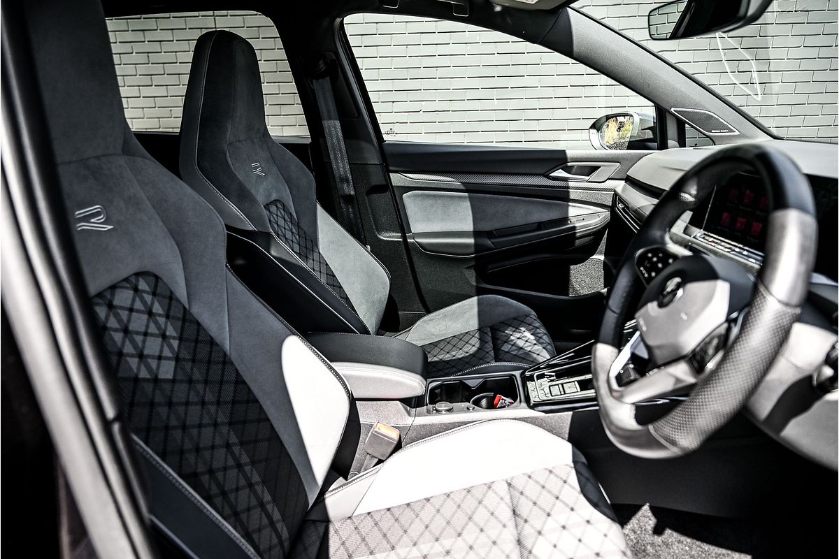 2022 Volkswagen Golf 110TSI R-Line 8