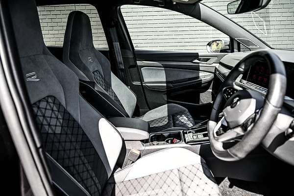 2022 Volkswagen Golf 110TSI R-Line 8