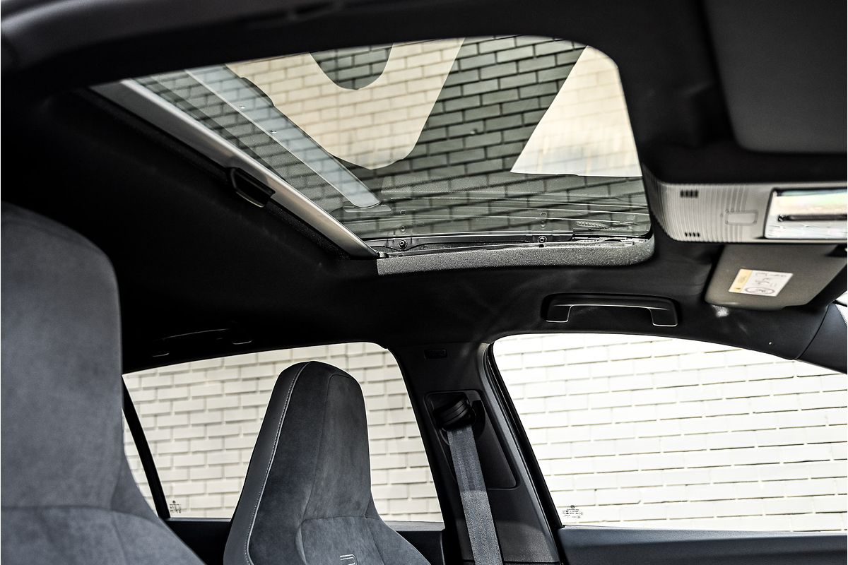 2022 Volkswagen Golf 110TSI R-Line 8