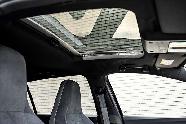 2022 Volkswagen Golf 110TSI R-Line 8