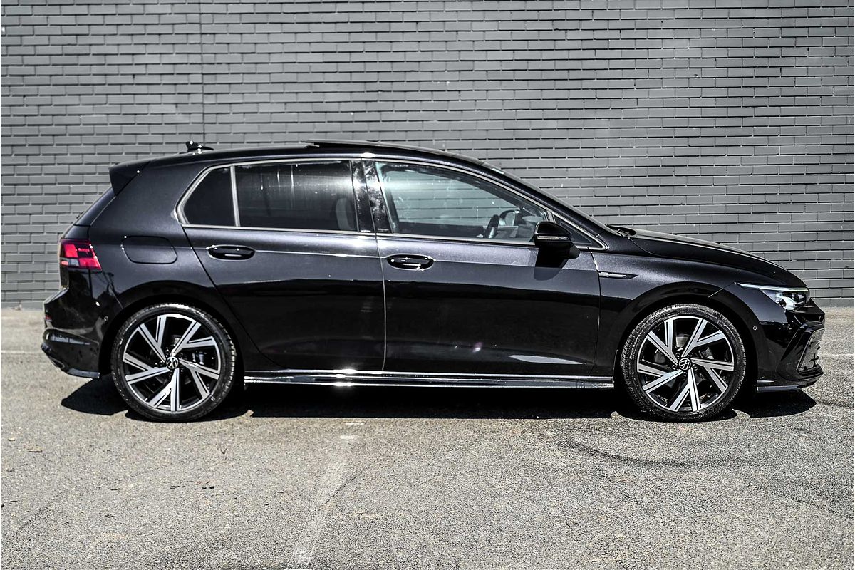 2022 Volkswagen Golf 110TSI R-Line 8