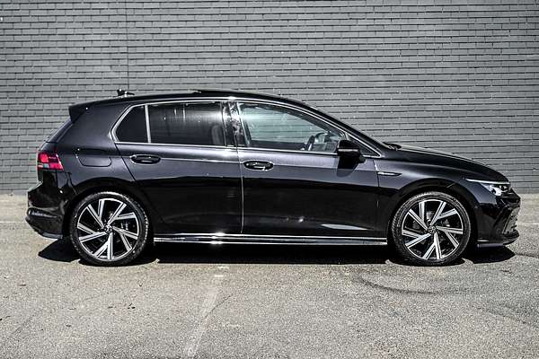 2022 Volkswagen Golf 110TSI R-Line 8