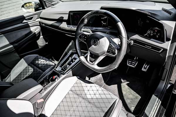 2022 Volkswagen Golf 110TSI R-Line 8