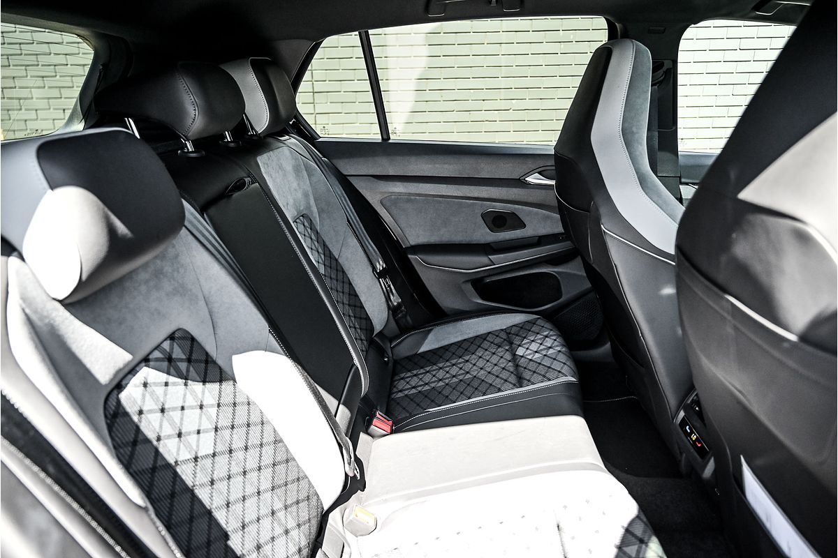 2022 Volkswagen Golf 110TSI R-Line 8