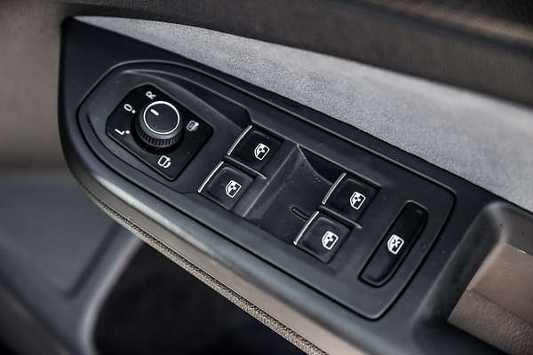 2022 Volkswagen Golf 110TSI R-Line 8