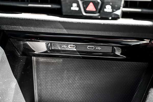 2022 Volkswagen Golf 110TSI R-Line 8
