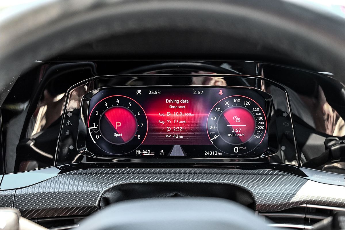 2022 Volkswagen Golf 110TSI R-Line 8