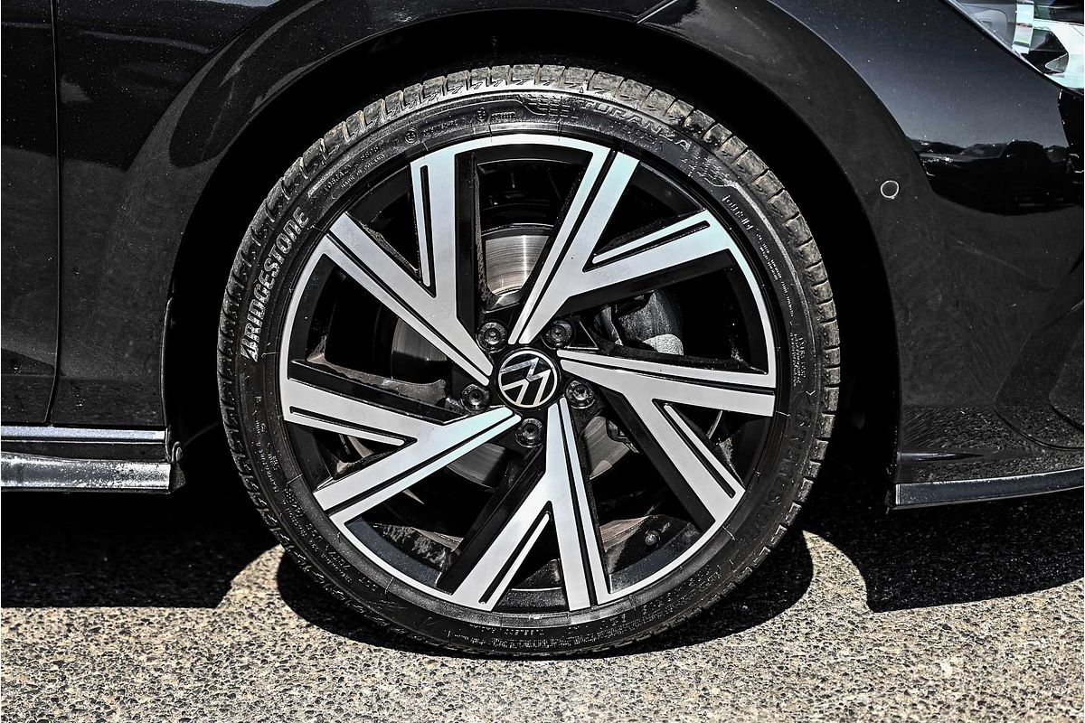 2022 Volkswagen Golf 110TSI R-Line 8