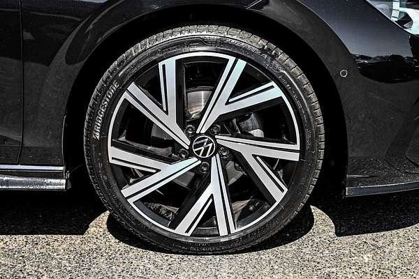 2022 Volkswagen Golf 110TSI R-Line 8