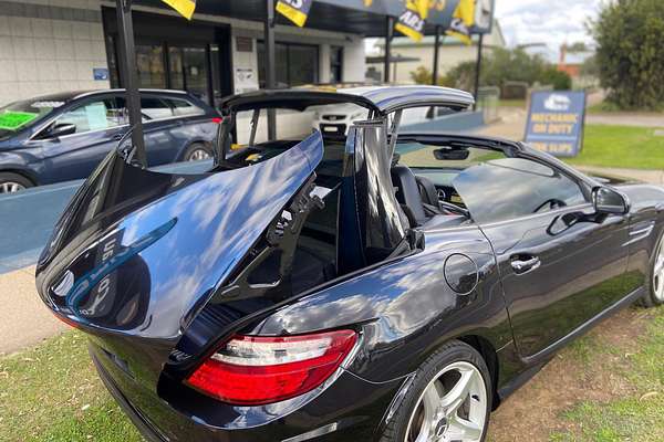 2011 Mercedes-Benz SLK-Class SLK200 BlueEFFICIENCY R172