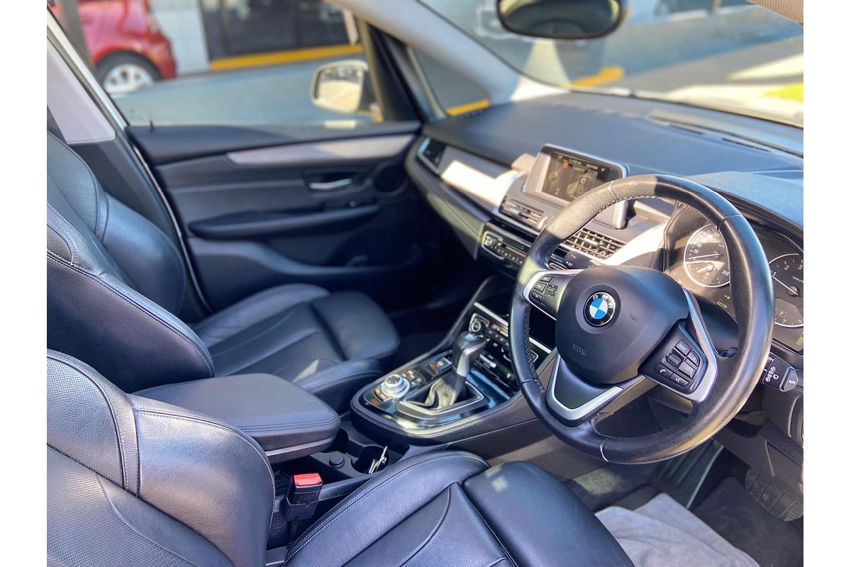 2015 BMW 2 Series 218i Sport Line F45