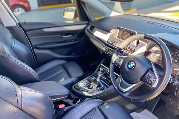 2015 BMW 2 Series 218i Sport Line F45