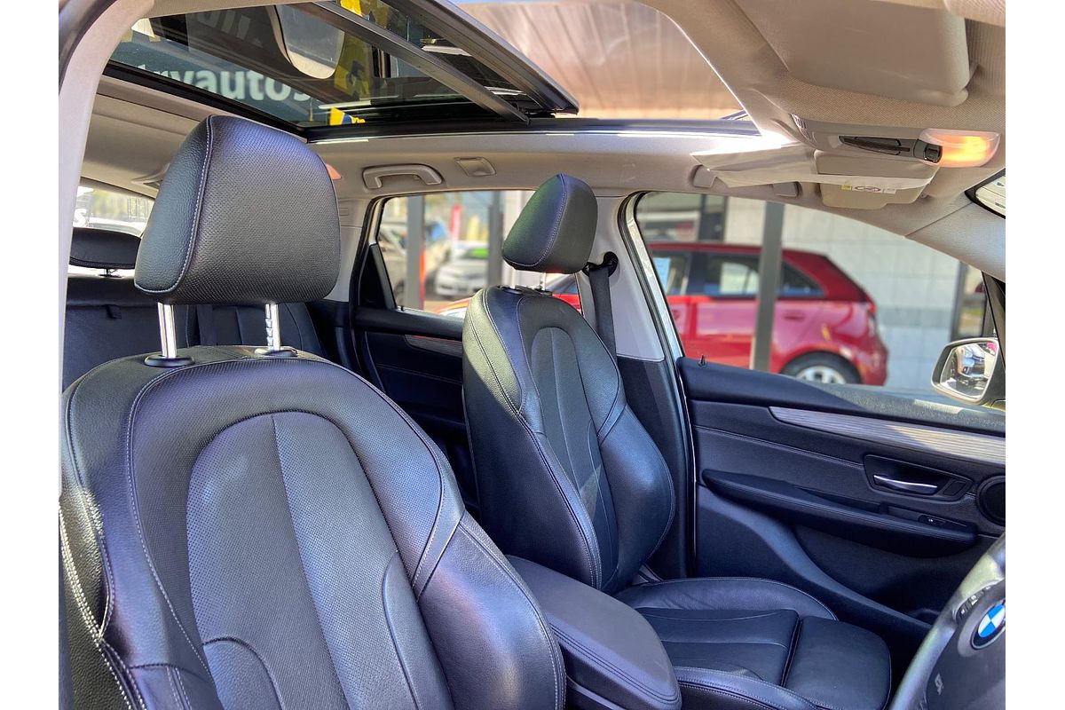 2015 BMW 2 Series 218i Sport Line F45