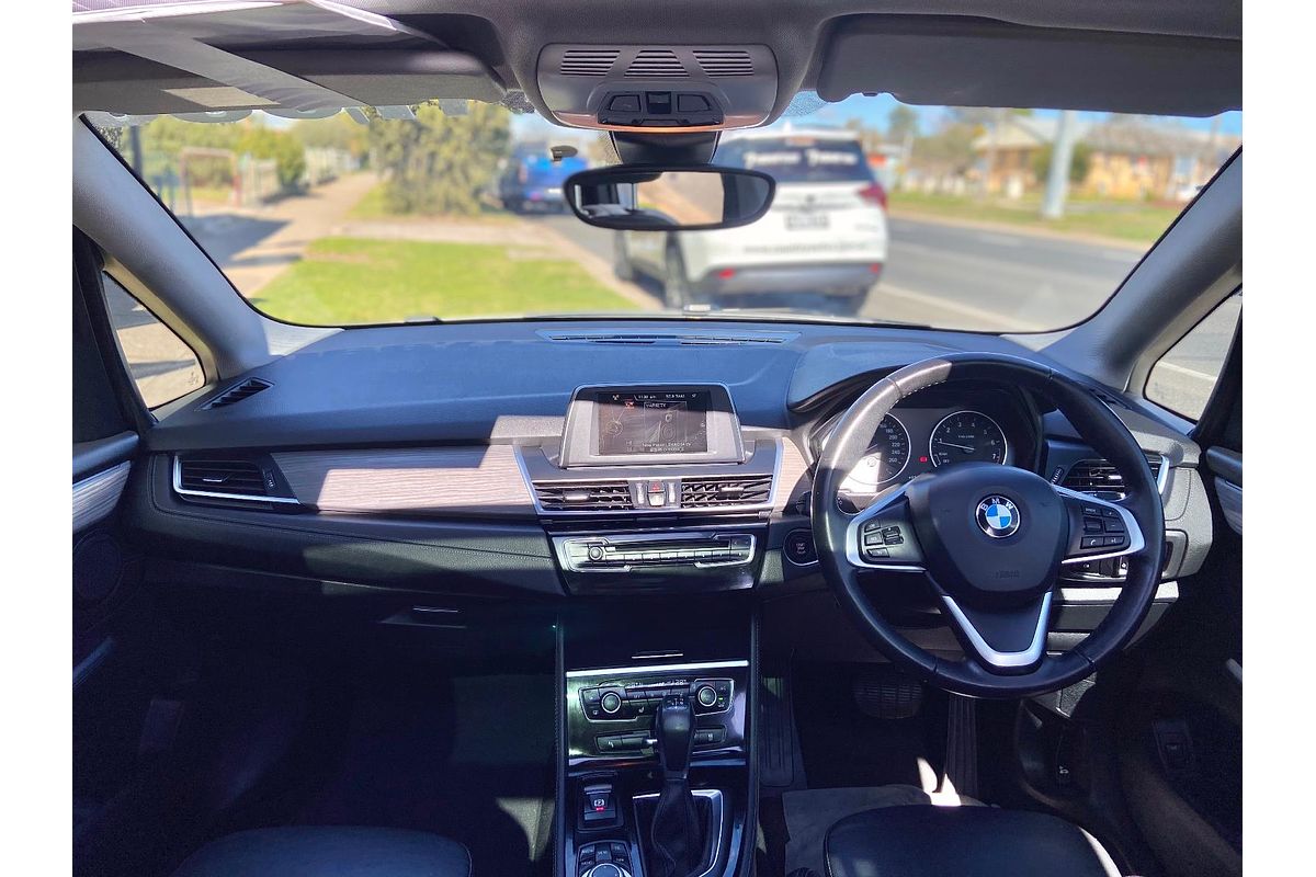 2015 BMW 2 Series 218i Sport Line F45