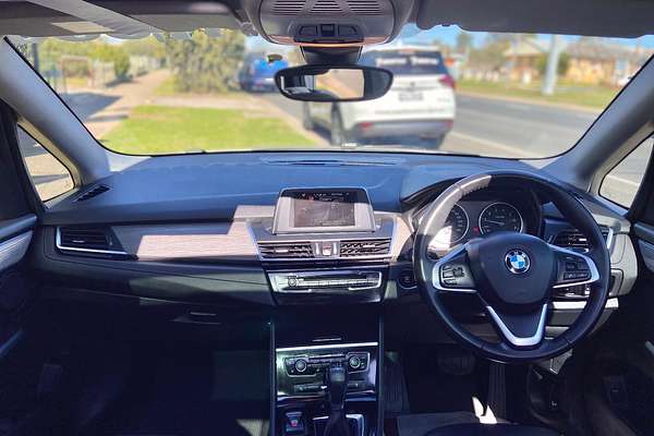 2015 BMW 2 Series 218i Sport Line F45