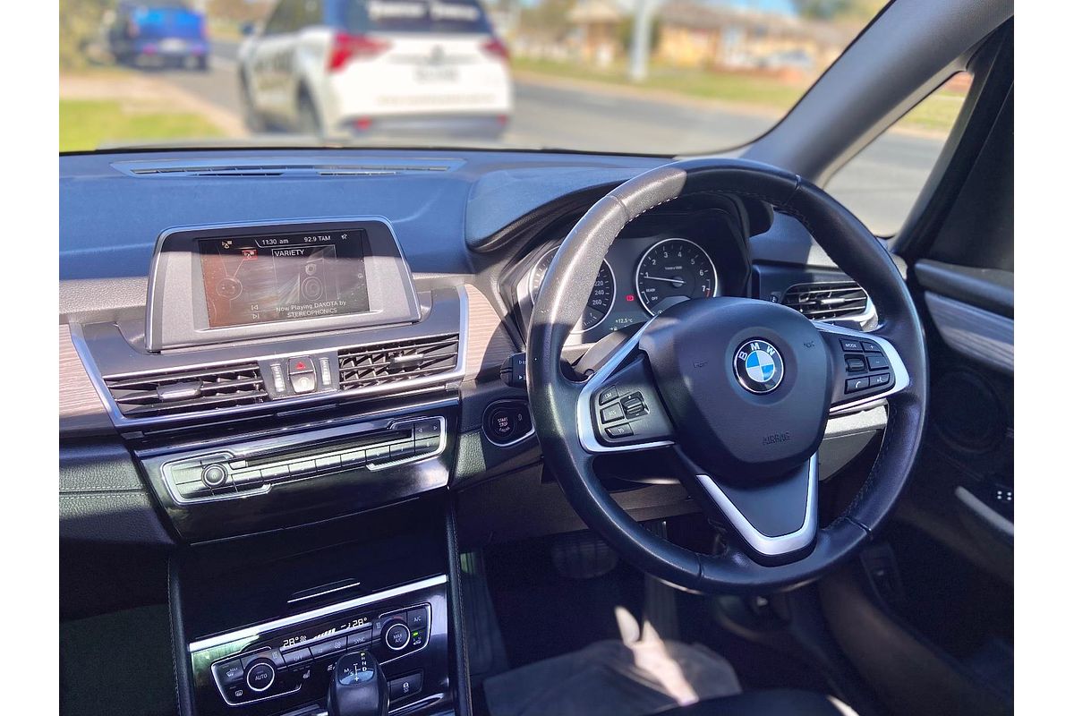 2015 BMW 2 Series 218i Sport Line F45