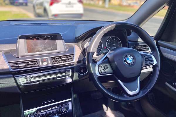 2015 BMW 2 Series 218i Sport Line F45