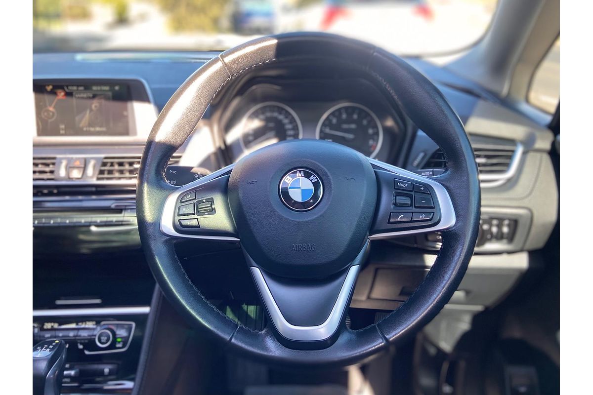 2015 BMW 2 Series 218i Sport Line F45
