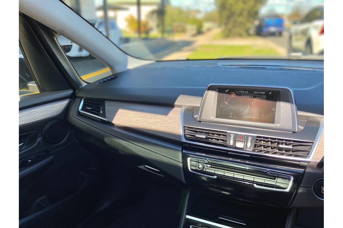 2015 BMW 2 Series 218i Sport Line F45