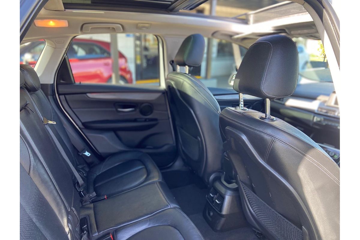 2015 BMW 2 Series 218i Sport Line F45
