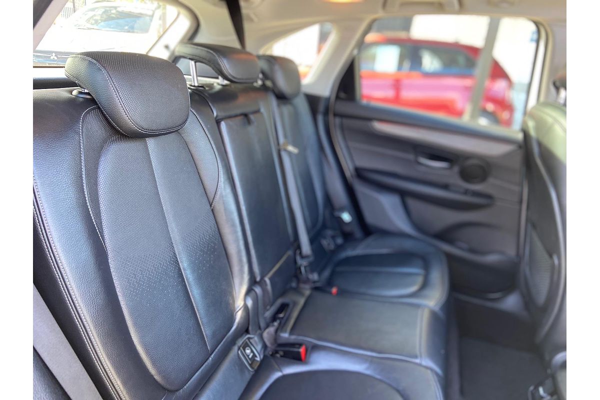 2015 BMW 2 Series 218i Sport Line F45