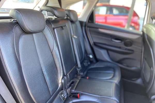 2015 BMW 2 Series 218i Sport Line F45
