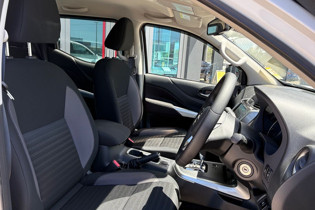 2024 Nissan Navara ST D23 4X4