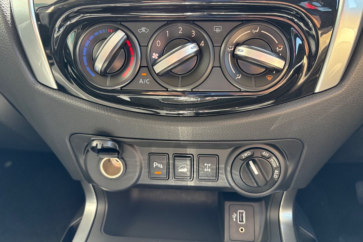 2024 Nissan Navara ST D23 4X4