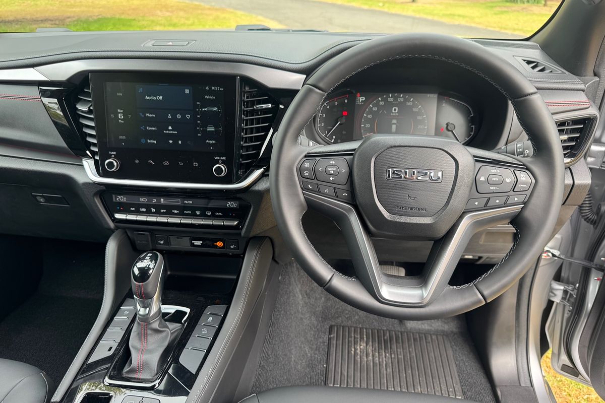 2025 Isuzu MU-X X-TERRAIN