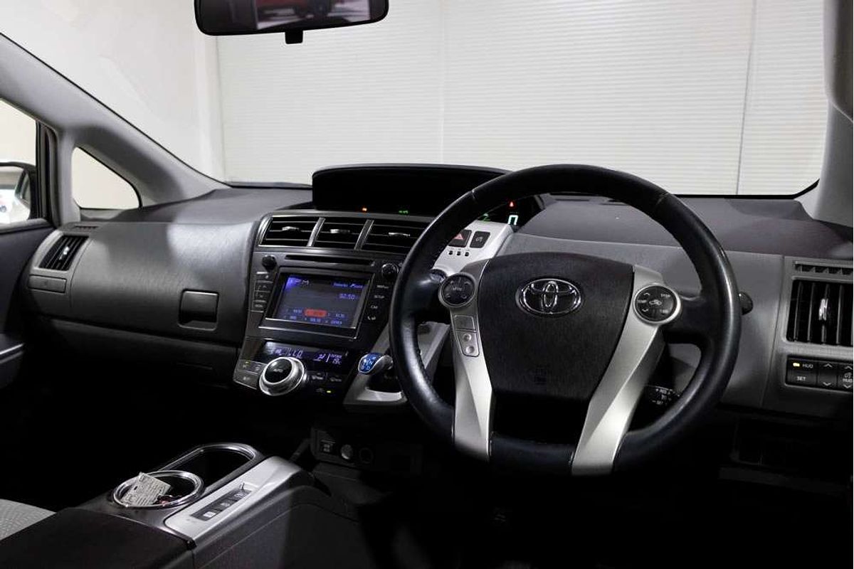 Prius v L1 1.8L Hybrid Continuously variable Wagon