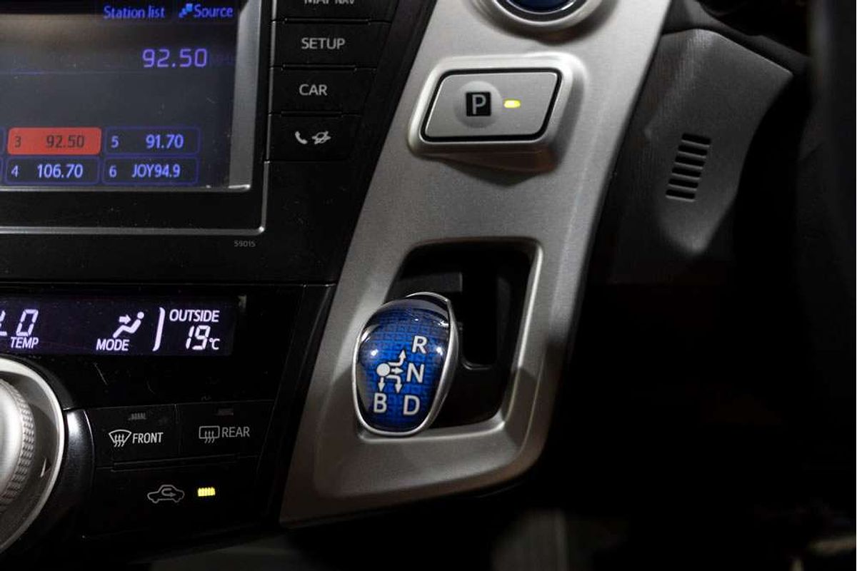 Prius v L1 1.8L Hybrid Continuously variable Wagon