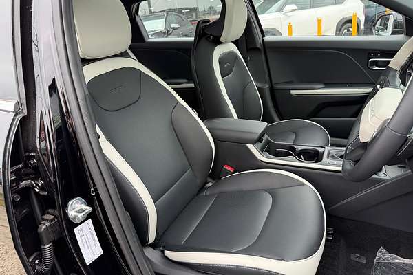2025 Kia K4 GT-Line CL4m